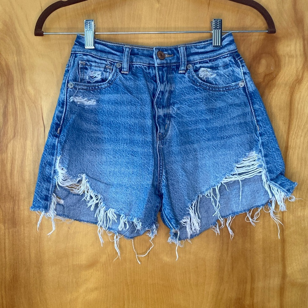 American Eagle highest rise mom short